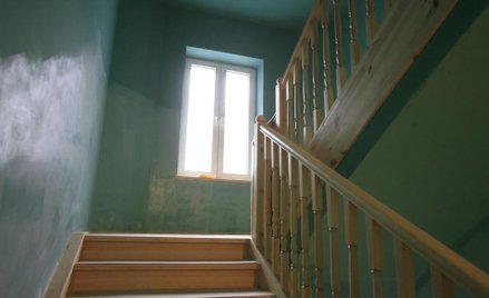 Kolejne zatrzymania i zarzuty za wyłudzanie nieruchomości od osób starszych