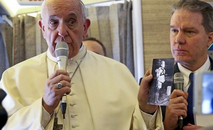 Papież Franciszek boi się wojny nuklearnej. "Jesteśmy na krawędzi"