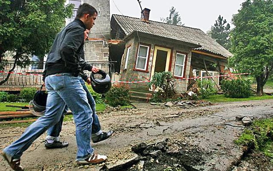 W małopolskiej gminie Lanckorona po przejściu wielkiej wody do użytku nie nadaje się blisko 50 budyn