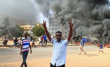 Uczestnicy demonstracji w Chartumie