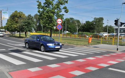W 53 miejscach w Toruniu pojawią się wyraźnie oznakowane przejazdy dla rowerów