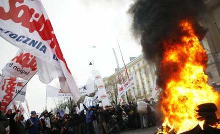 Manifestacja związkowców z "Solidarności" pod Kancelarią Prezesa Rady Ministrów