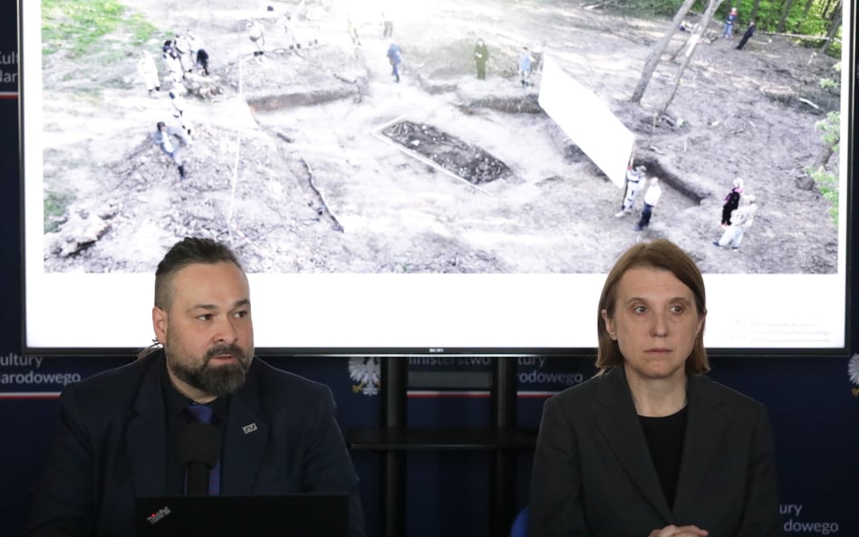 Prof. Andrzej Ossowski i minister kultury i dziedzictwa narodowego Hanna Wróblewska podczas konferen