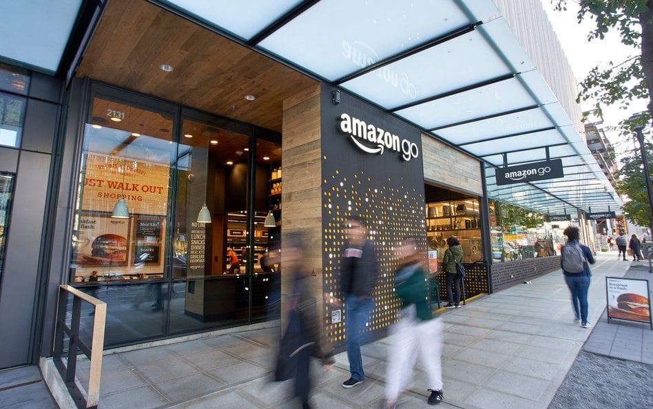 W pełni automatyczne sklepy Amazon Go to wielki kit. Za innowacyjną technologią AI, która miała anal