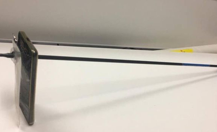 Australia: Telefon ocalił mężczyznę przed strzałą z łuku