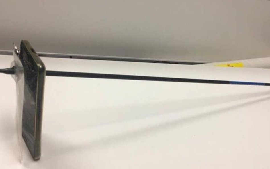 Australia: Telefon ocalił mężczyznę przed strzałą z łuku