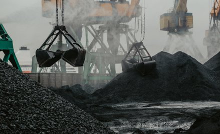 Polska płaci pierwsze pieniądze za przegrany węglowy spór z Australijczykami