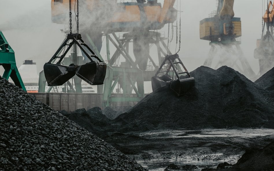 Polska płaci pierwsze pieniądze za przegrany węglowy spór z Australijczykami