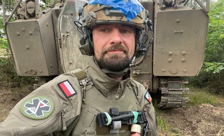 Damian Duda jest ratownikiem pola walki, który pracuje na froncie na Ukrainie. Jest też prezesem Fun