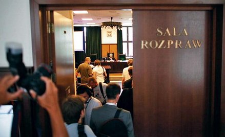 Platforma wytoczyła PiS tylko jeden proces o stwierdzenie, że w programie „Polska w budowie” chwali 