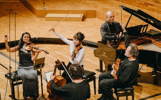 Domeną Alexandra Melnikova są interpretacje na fortepianie historycznym