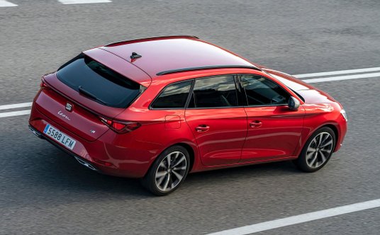 Seat Leon Sportstourer - sześć wersji silnikowych w tym dwie benzynowe (115 i 150 KM), dwie miękkie 