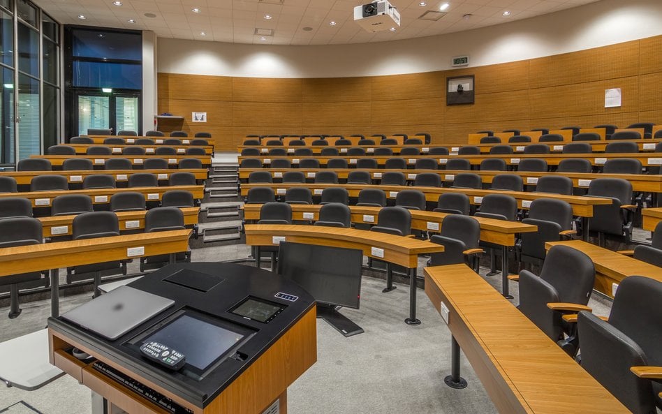 Te studia biją teraz rekordy popularności. 34 uczelnie z negatywną opinią