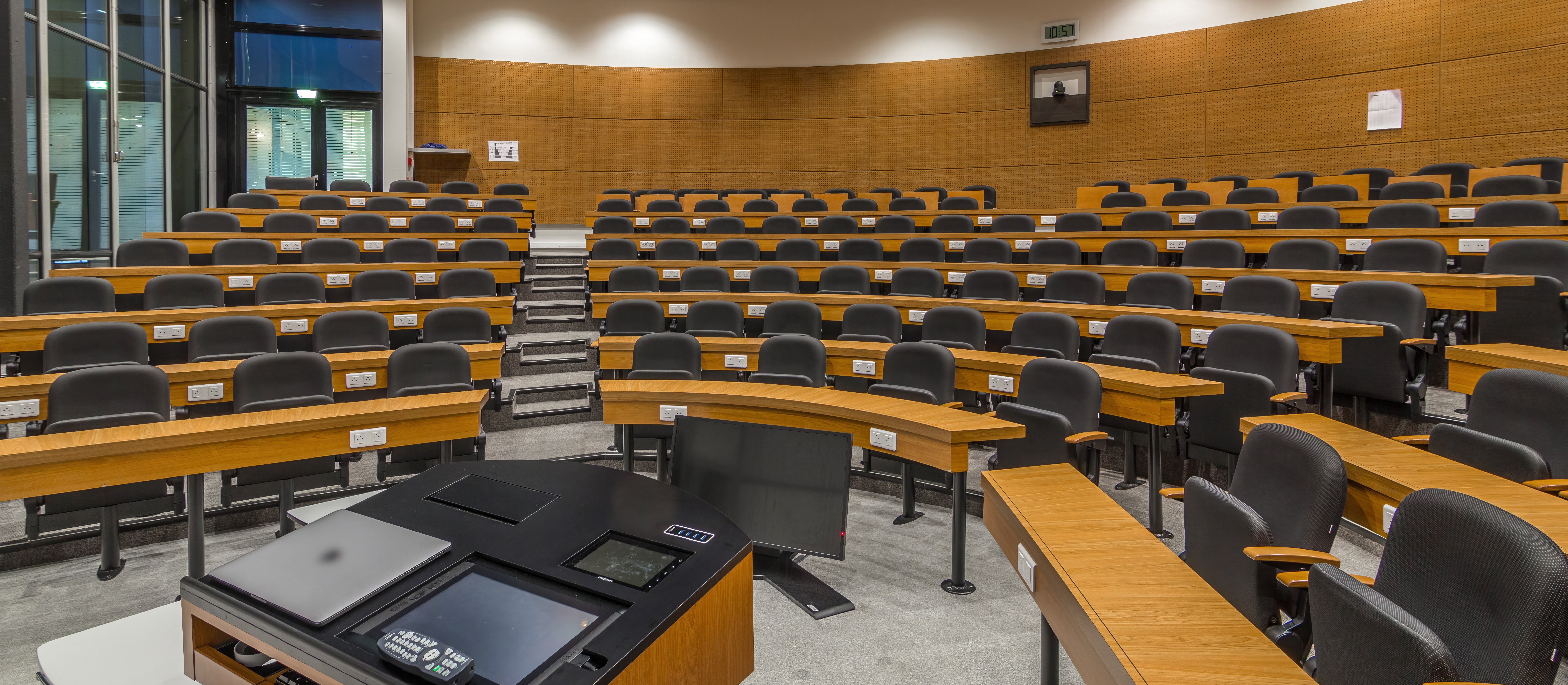 Te studia biją teraz rekordy popularności. 34 uczelnie z negatywną opinią