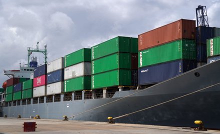 Drogie surowce pompują import. Najdłuższa seria deficytów od 3 lat