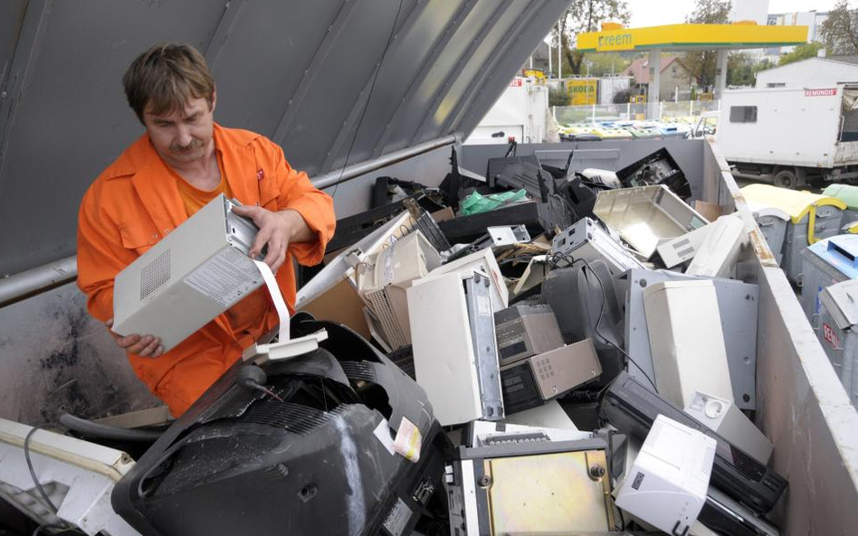 Sprzedawca elektroniki przyjmie więcej zużytego sprzętu małogabarytowego