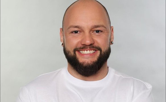 Cezary Król, ochocki radny, jest znany pod pseudoniem Zardany Radny