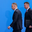 Prezydent RP Andrzej Duda  i minister obrony narodowej Mariusz Błaszczak  po przyjeździe na pierwszy
