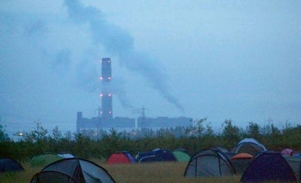 Namiotowe miasteczko pod elektrownią Kingsnorth. Fot. Bitterjug