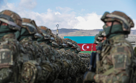 Azerbejdżan całkowicie odzyskał kontrolę nad Górskim Karabachem, a niedawno wycofały się stamtąd ros