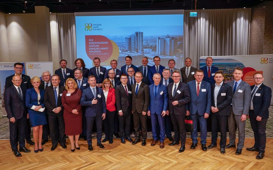 Zarząd i komisja rewizyjna ZMP.