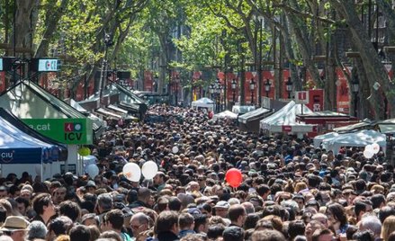 Słynna La Rambla w Barcelonie to ulubionione miejsce wszystkich przyjezdnych