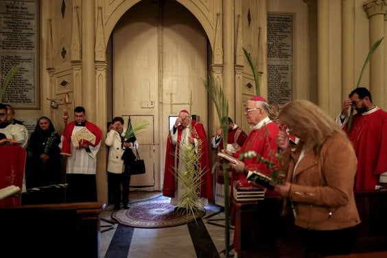 Chrześcijanie obchodzą Niedzielę Palmową po odwołaniu tradycyjnej procesji Niedzieli Palmowej z Góry