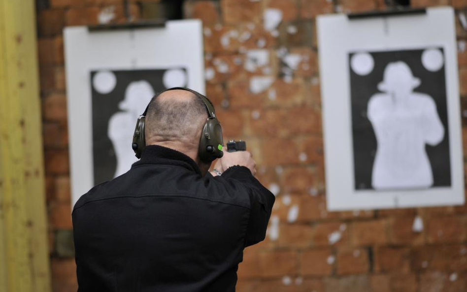 Piotr Kosmaty: standardy użycia broni przez policjantów