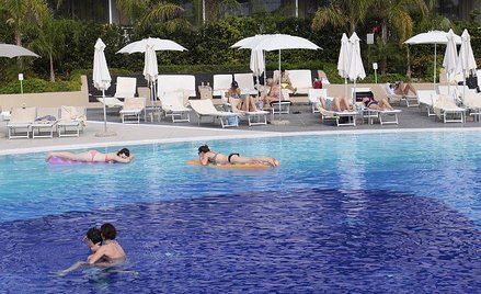 Przez mundial „lasty” idą słabo