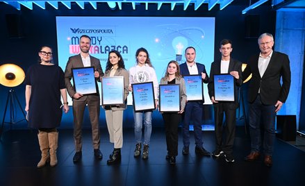 Podczas uroczystej gali odbyło się wręczenie nagród i wyróżnień. Od lewej: Ewa Szadkowska – zastępcz