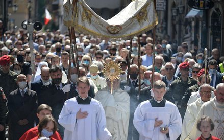 Procesja z Najświętszym Sakramentem z okazji Uroczystości Najświętszego Ciała i Krwi Chrystusa na ul