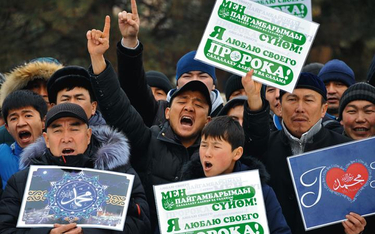 Kirgizja zawsze wierna: uczestnicy wiecu protestują przeciw karykaturom Mahometa zamieszczonym na ła
