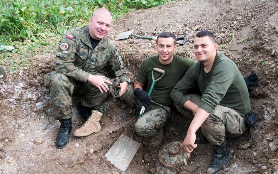 Weterani polskich misji woskowych obecni podczas wykopalisk
