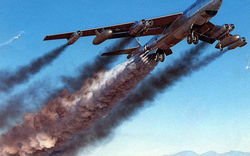 Boeing B-47B Stratojet Strategicznego Dowództwa Lotniczego USA podczas lotu treningowego w 1954 r. z