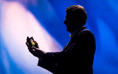 Justin Denison, wiceprezes Samsung Electronics America, przemawia podczas konferencji w San Francisc