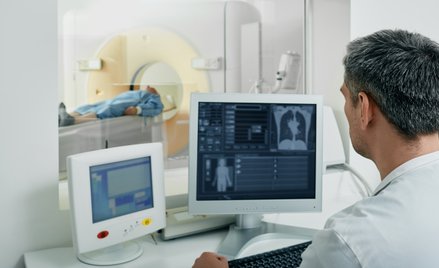 Nowy program umożliwi osobom z grupy wysokiego ryzyka wykonanie niskodawkowej tomografii komputerowe