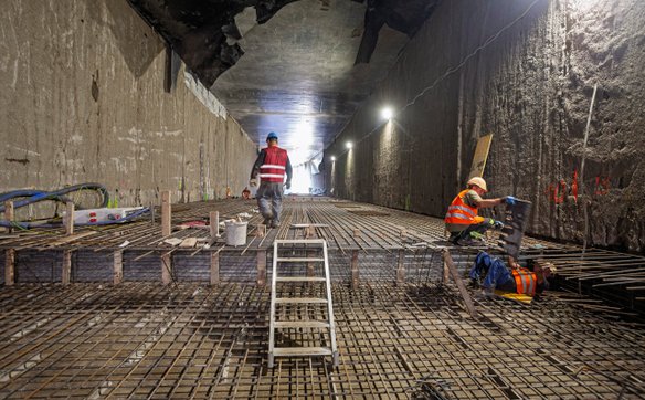 Obecnie na terenie parku trwają intensywne wykopy pod gotowym już stropem