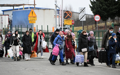 Uchodźcy z Ukrainy na polsko-ukraińskim przejściu granicznym w Korczowej