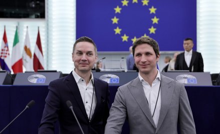 Prezes i założyciel firmy ICEYE, Rafał Modrzewski (P), oraz współzałożyciel Pekka Laurila (L) w Parl
