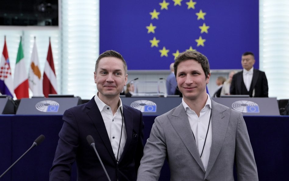 Prezes i założyciel firmy ICEYE, Rafał Modrzewski (P), oraz współzałożyciel Pekka Laurila (L) w Parl