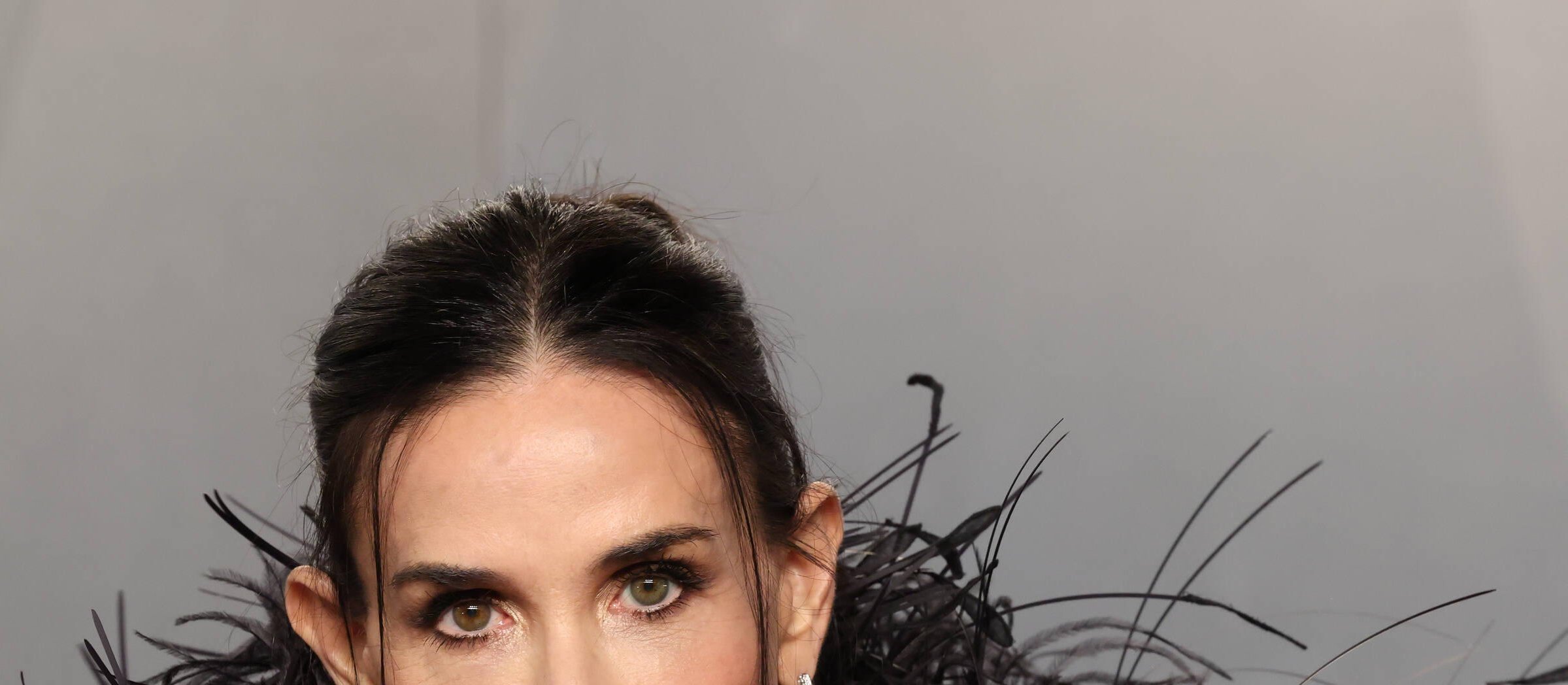 „W pewnym wieku trzeba ściąć włosy”. Czy na pewno? Opinie gwiazd i fryzjerów