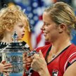 Kim Clijsters z córką i pucharem zdobytym w US Open