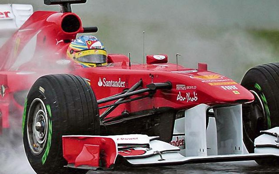 Fernando Alonso w bolidzie Ferrari.