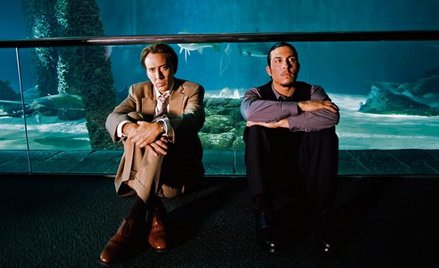 Główną rolę zagrał tu Nicolas Cage (z lewej), który lubi szarżować. W jego ujęciu porucznik to karyk