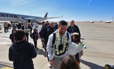 Lionel Messi na płycie lotniska w Rijadzie
