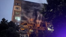 Blok mieszkalny w Kijowie, który ucierpiał w nocnym ataku