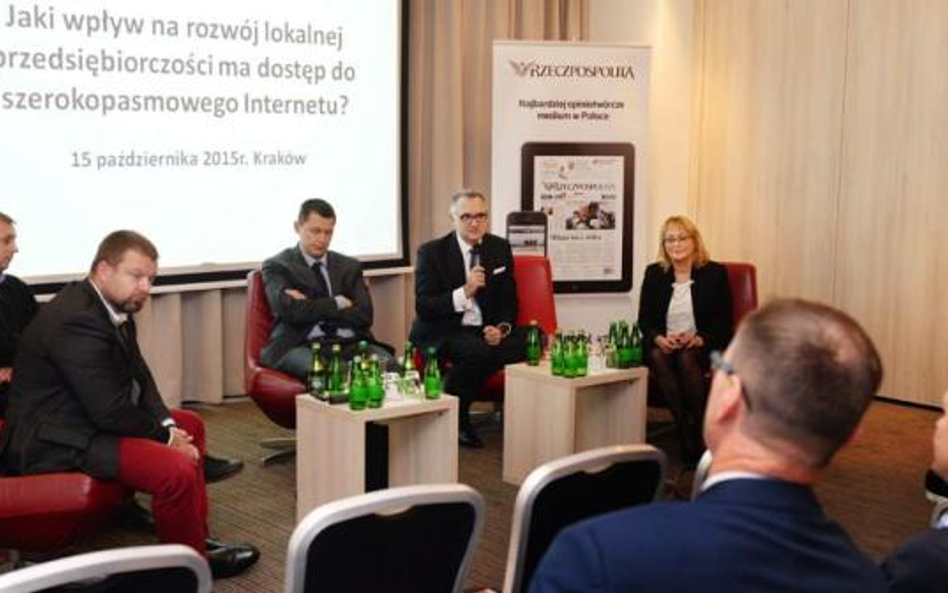 Uczestnicy debaty podkreślali, że przez ostatnie lata internet miał duży wpływ na rozwój gospodarki,