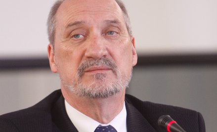 Macierewicz o Petelickim: Są obawy, że nie mamy do czynienia z samobójstwem