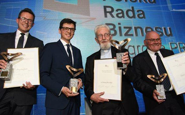 Laureaci 7. edycji Nagrody PRB: Przemysław Gacek, Bartosz Pilitowski, ks. Adam Boniecki i Zenon Ziaj