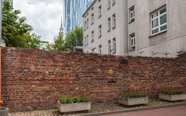 Pozostałość muru Getta Warszawskiego przy ul. Siennej
